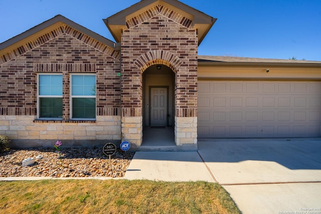 view of front of property featuring a garage