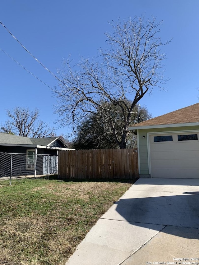 view of yard with a garage