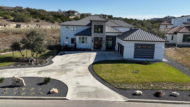 modern farmhouse style home featuring a front yard