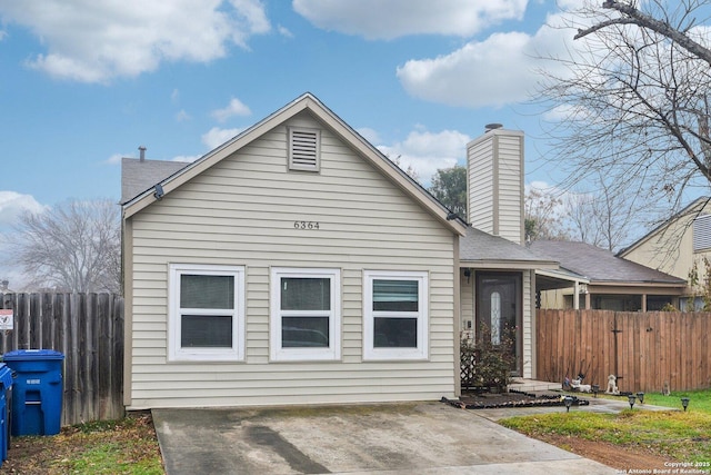 view of front of property