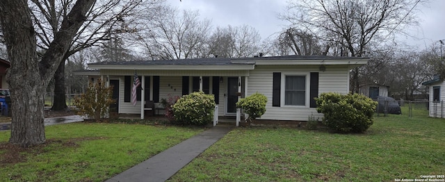 view of front of house featuring a front yard