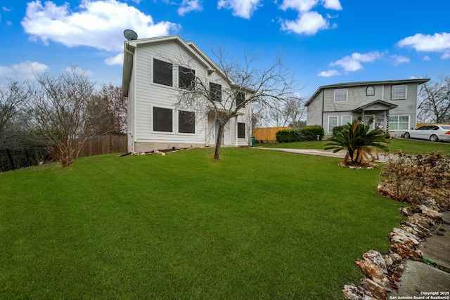 view of front facade featuring a front yard