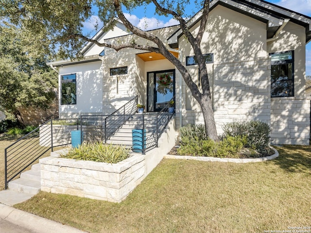 view of front of property with a front yard