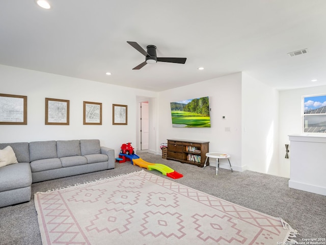 carpeted living room featuring ceiling fan