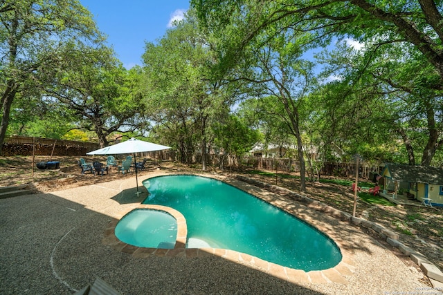 1219 Vista Del Juez, San Antonio, TX 78216 - view of swimming pool with a patio area, a fenced backyard, a pool with connected hot tub, and view of wooded area