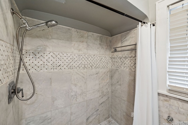 bathroom with curtained shower