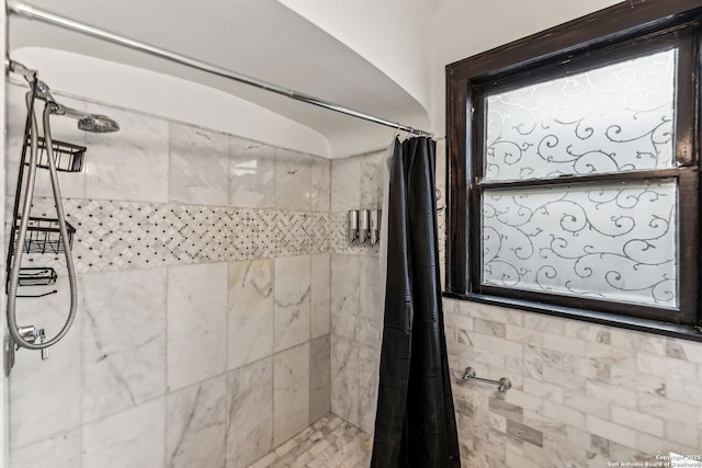 bathroom with curtained shower