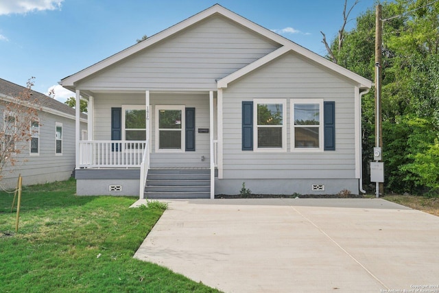 bungalow featuring a porch and a front lawn