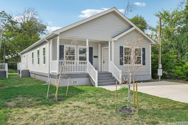 view of front of house with a front yard