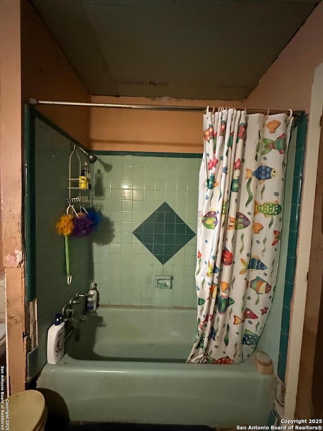 bathroom with toilet and shower / bath combo with shower curtain