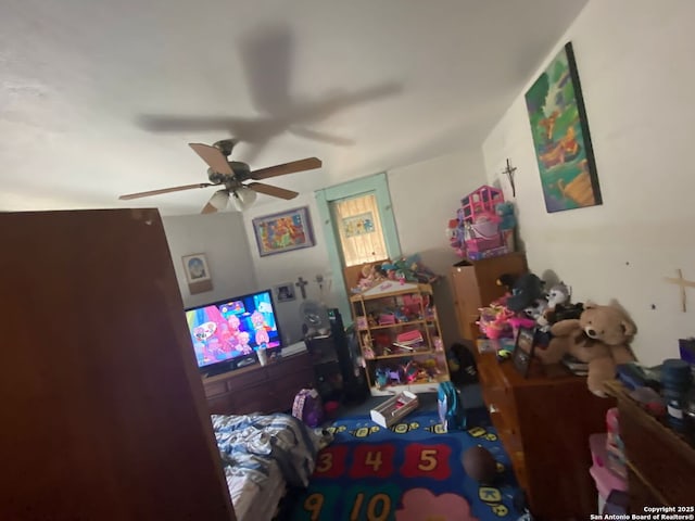 bedroom with ceiling fan