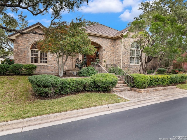 view of front of house with a front lawn