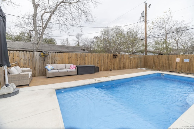 view of pool featuring outdoor lounge area