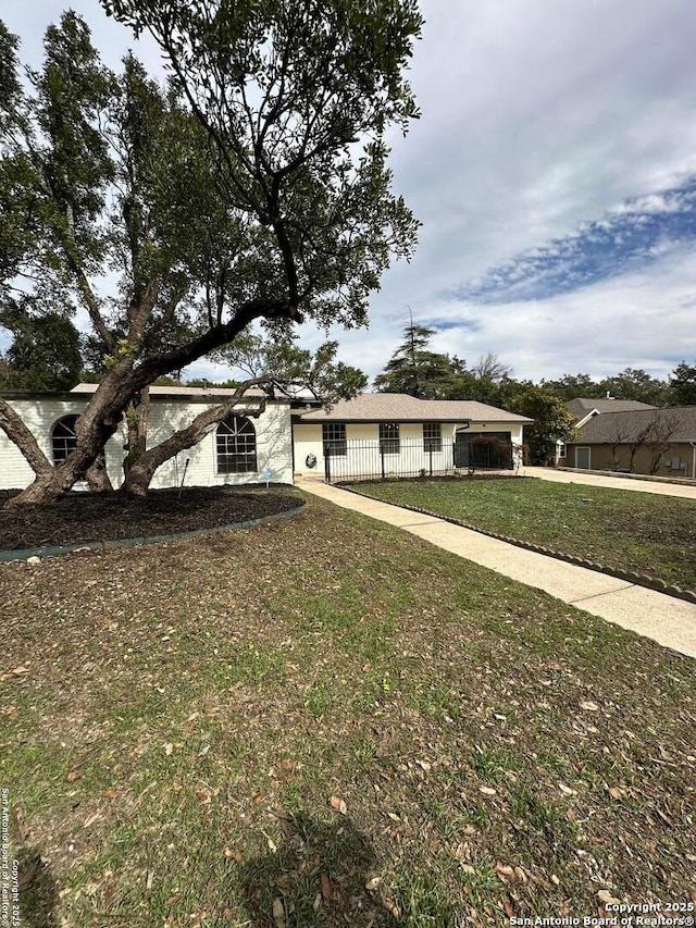 ranch-style home with a front yard