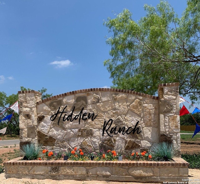 121 NE Hidden Hls, Floresville, TX 78114