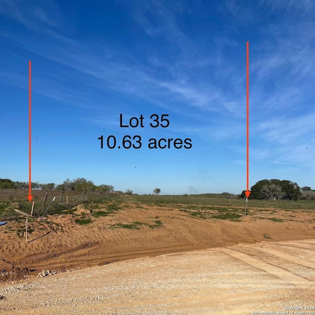 121 NE Hidden Hls, Floresville, TX 78114