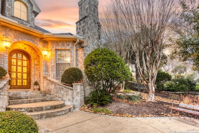 view of exterior entry at dusk