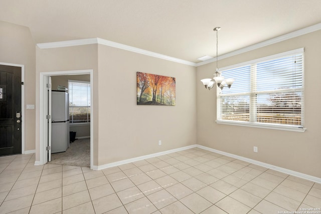 tiled spare room featuring crown molding and an inviting chandelier