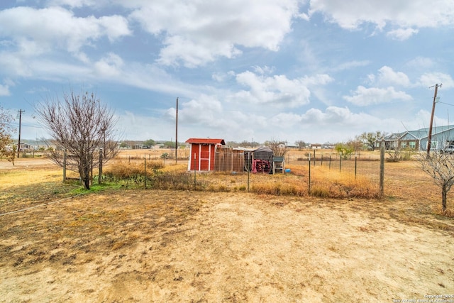 view of yard featuring a rural view and an outdoor structure