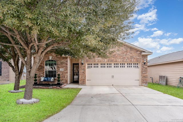 view of front facade featuring a garage and a front yard