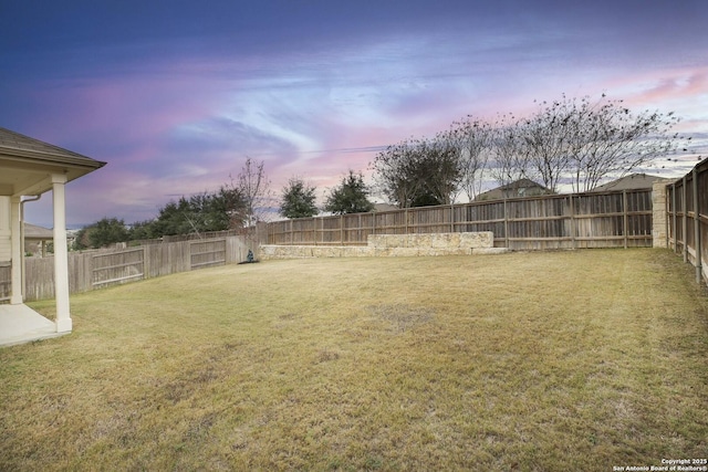 view of yard at dusk