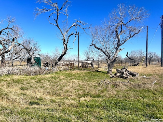 Listing photo 3 for 5615 Tenney Creek Rd, Luling TX 78648