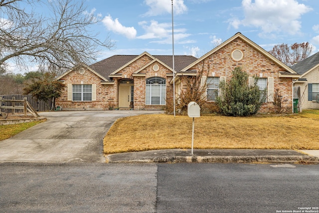 view of front facade with a front yard