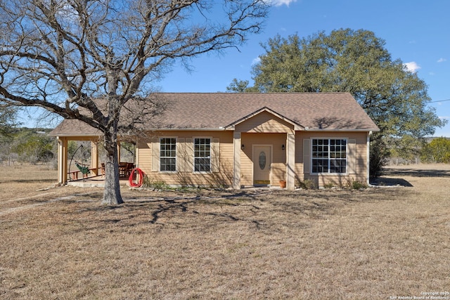 view of front of property with a front yard