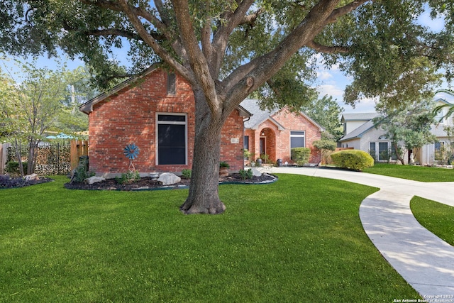 view of front of property with a front yard