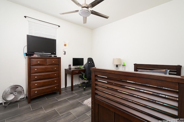 bedroom featuring ceiling fan