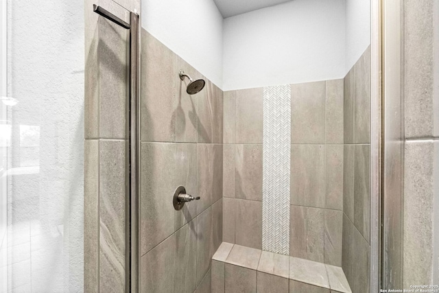 bathroom featuring tiled shower