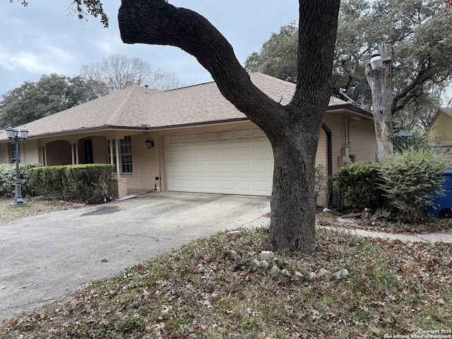 view of front facade featuring a garage