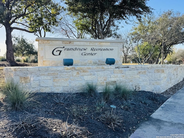 view of community / neighborhood sign