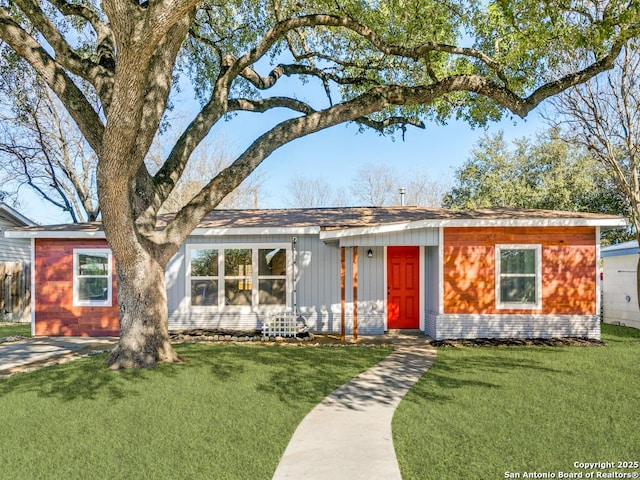 ranch-style house with a front lawn