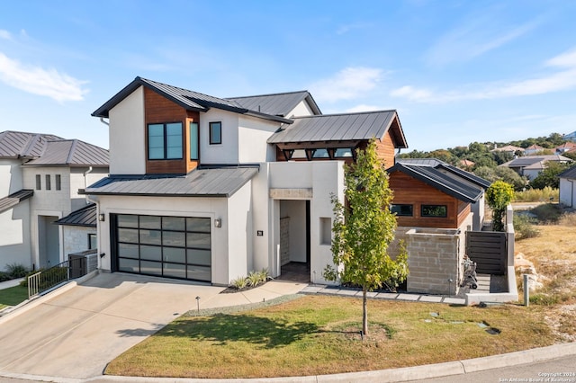 view of front of property featuring a garage and a front yard