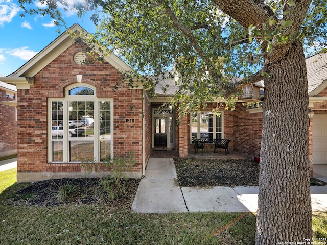 view of front of property featuring a patio