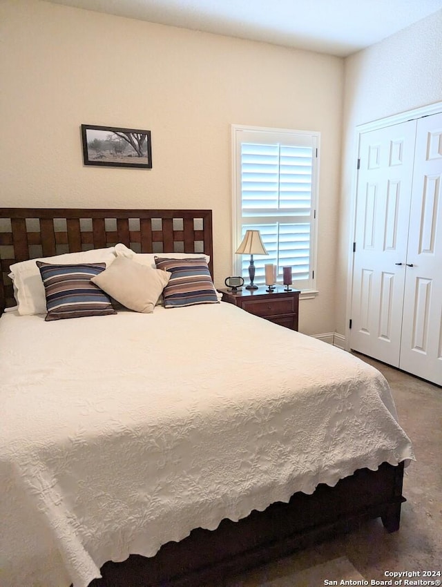 bedroom featuring a closet