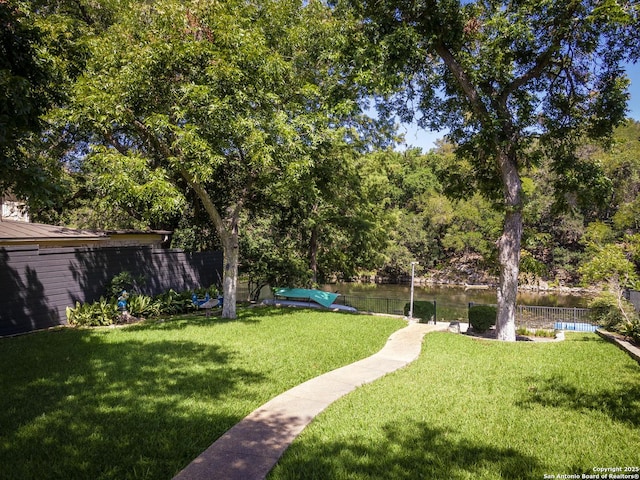 view of yard featuring a water view