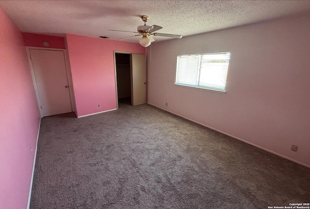 unfurnished bedroom featuring ceiling fan, carpet flooring, a textured ceiling, and a closet