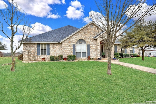 view of front of house featuring a front yard