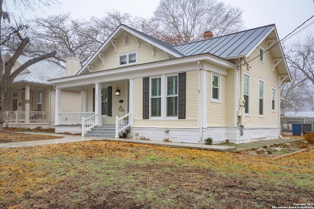 view of front facade with covered porch