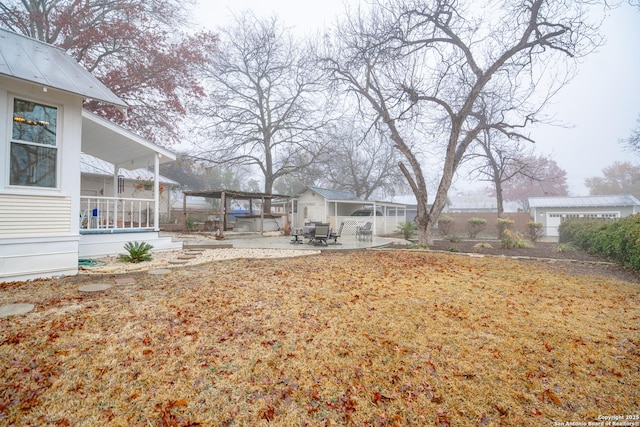 view of yard featuring a patio area