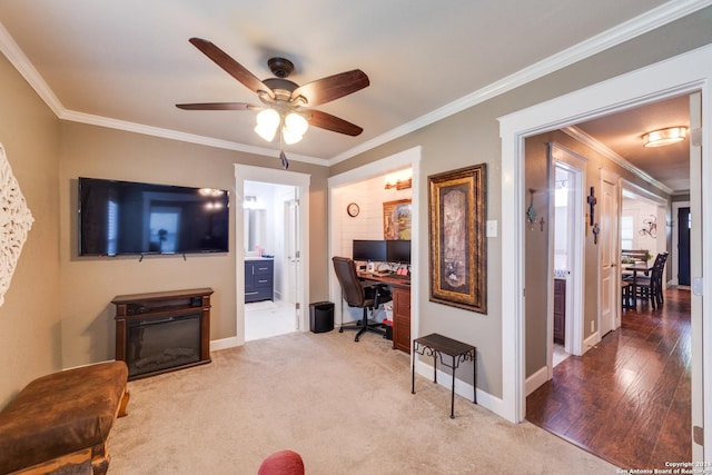 living room featuring crown molding, carpet flooring, and ceiling fan