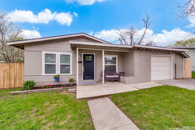 view of front of property featuring a garage and a front yard