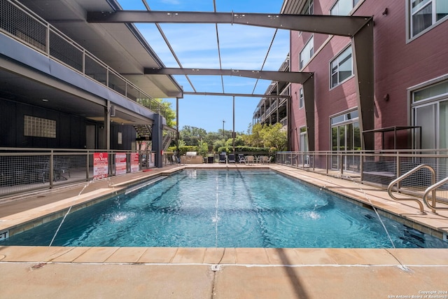 view of pool with pool water feature