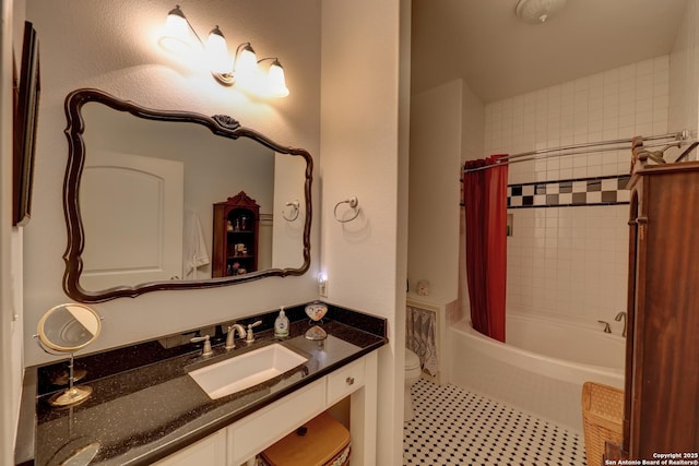 full bathroom featuring shower / tub combo with curtain, vanity, and toilet