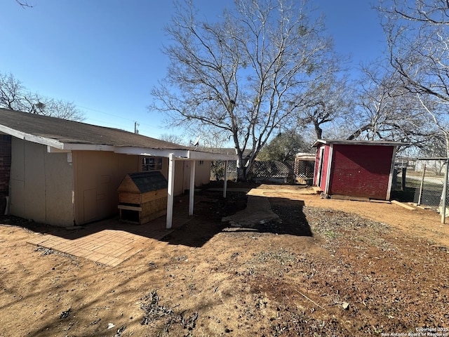 view of yard with a shed