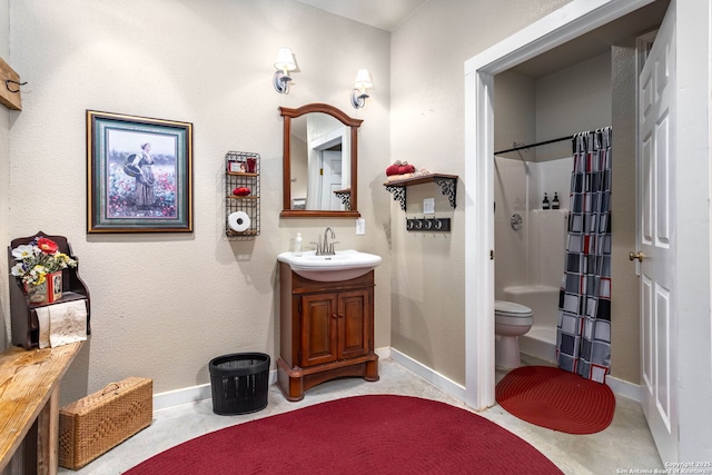 bathroom featuring a shower with curtain, vanity, and toilet