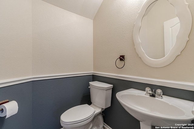 bathroom featuring toilet and sink