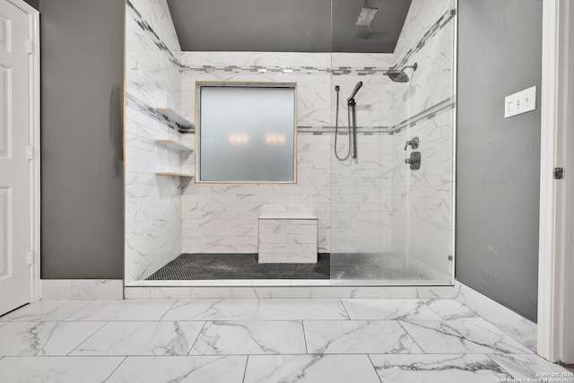 bathroom featuring a tile shower